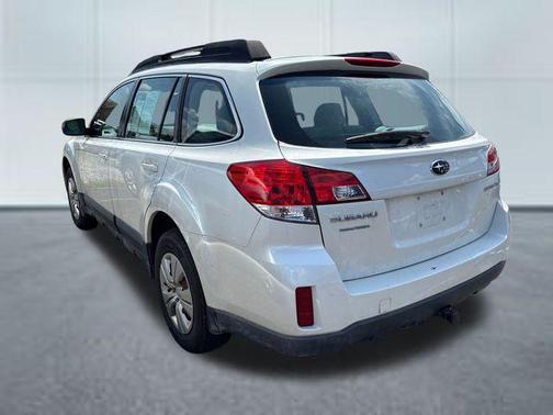 Satin White Pearl 2013 Subaru Outback 2.5i