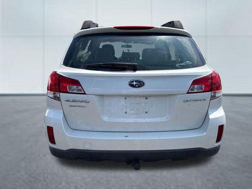 Satin White Pearl 2013 Subaru Outback 2.5i