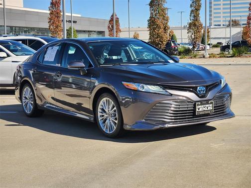 2019 Toyota Camry Hybrid XLE