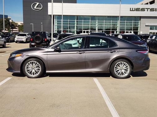 2019 Toyota Camry Hybrid XLE