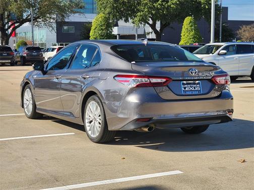 2019 Toyota Camry Hybrid XLE