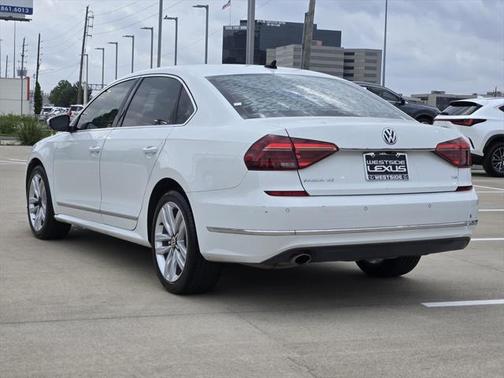 2017 Volkswagen Passat 1.8T SE w/Technology