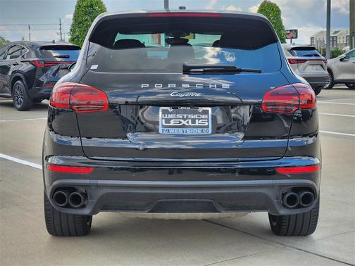 2017 Porsche Cayenne Platinum Edition