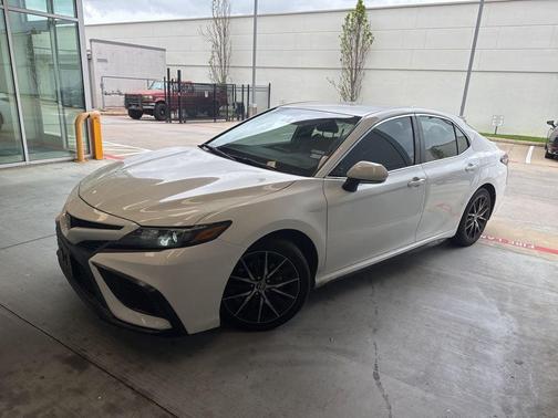 White 2021 Toyota Camry SE
