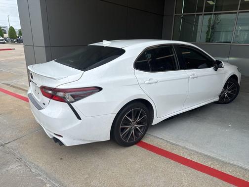 White 2021 Toyota Camry SE