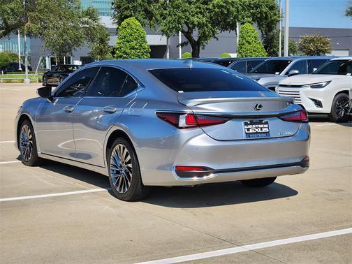 2025 Lexus ES 300h Luxury
