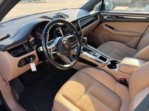 2020 Porsche Macan Macan