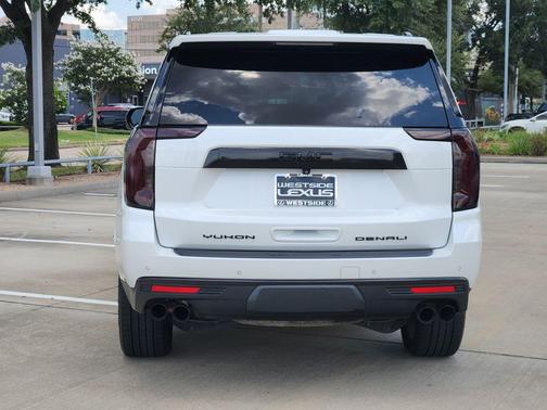 White Frost Tricoat 2022 GMC Yukon Denali