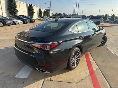 2023 Lexus ES 350 Base