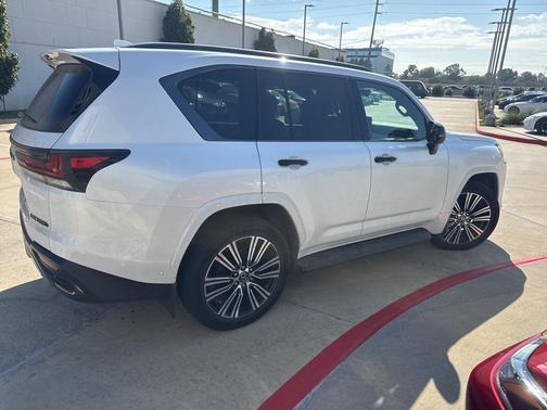 2025 Lexus LX 700h Luxury