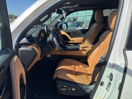 2025 Lexus LX 700h Luxury