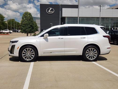 White 2021 Cadillac XT6 Premium Luxury FWD