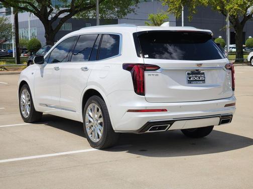 White 2021 Cadillac XT6 Premium Luxury FWD