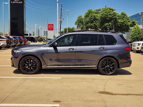 Arctic Grey Metallic 2021 BMW X7 xDrive40i