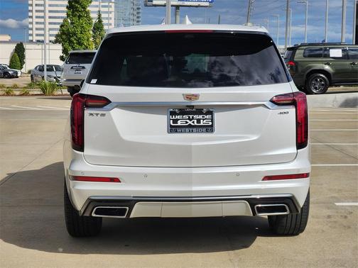 2022 Cadillac XT6 Premium Luxury FWD
