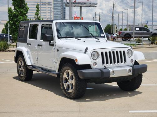 Bright White Clearcoat 2017 Jeep Wrangler Unlimited Sahara