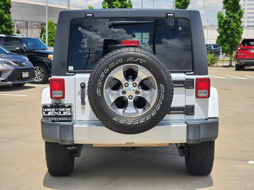 Bright White Clearcoat 2017 Jeep Wrangler Unlimited Sahara