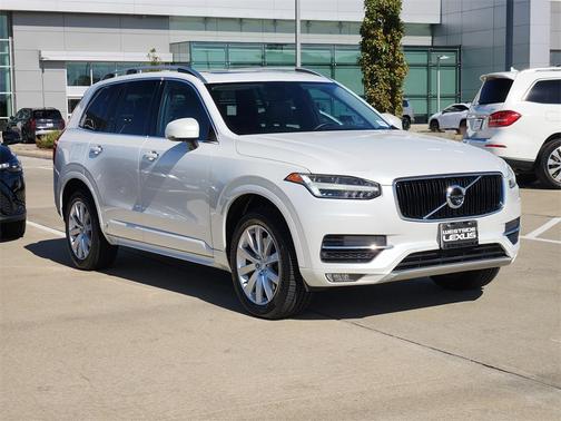 2017 Volvo XC90 T6 Momentum