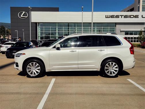 2017 Volvo XC90 T6 Momentum