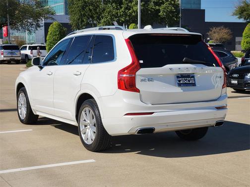 2017 Volvo XC90 T6 Momentum