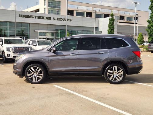 Gray 2017 Honda Pilot Touring