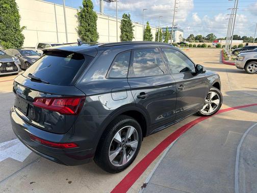 Manhattan Gray Metallic 2020 Audi Q5 45 Premium