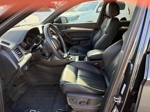 Manhattan Gray Metallic 2020 Audi Q5 45 Premium