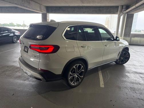 White 2021 BMW X5 sDrive40i