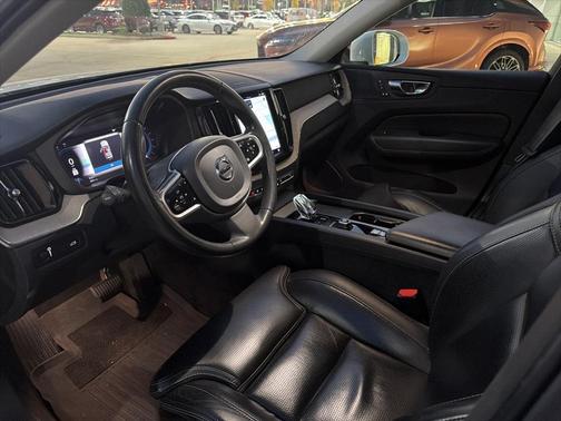 2022 Volvo XC60 B5 Inscription