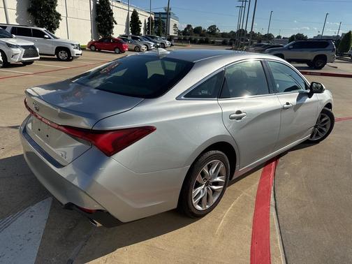 2022 Toyota Avalon XLE