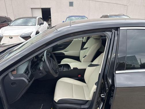 Black 2025 Lexus ES 350 Base