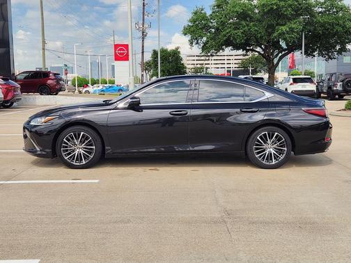 Black 2025 Lexus ES 350 Base