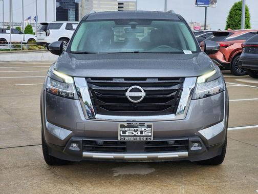 Gray 2023 Nissan Pathfinder SL FWD