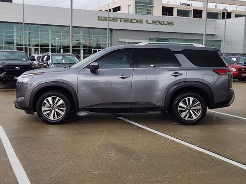 Gray 2023 Nissan Pathfinder SL FWD
