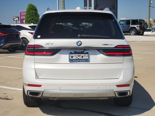 White 2023 BMW X7 xDrive40i