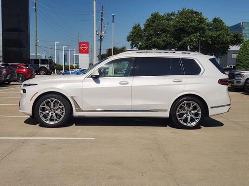 White 2023 BMW X7 xDrive40i