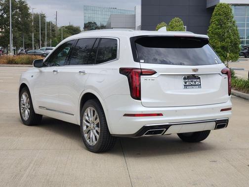 2022 Cadillac XT6 Premium Luxury FWD