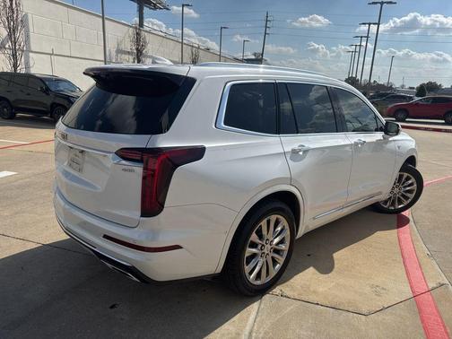 2022 Cadillac XT6 Premium Luxury FWD