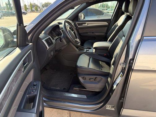 Platinum Gray Metallic 2021 Volkswagen Atlas Cross Sport 3.6L V6 SE w/Technology