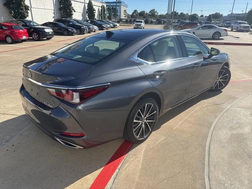 2023 Lexus ES 350 Base