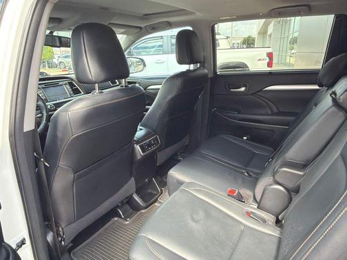 Blizzard Pearl 2016 Toyota Highlander XLE
