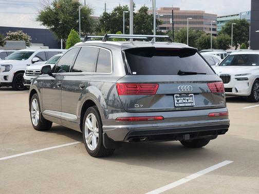 Graphite Gray Metallic 2017 Audi Q7 3.0T Prestige