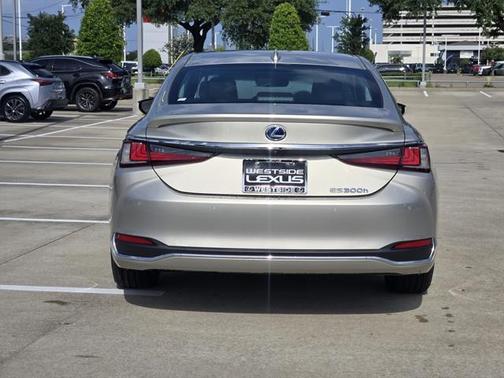 2021 Lexus ES 300h Ultra Luxury