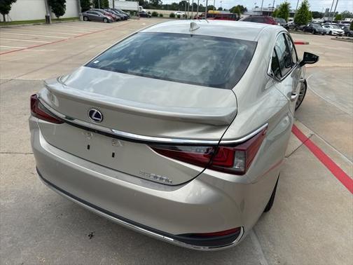 2021 Lexus ES 300h Ultra Luxury