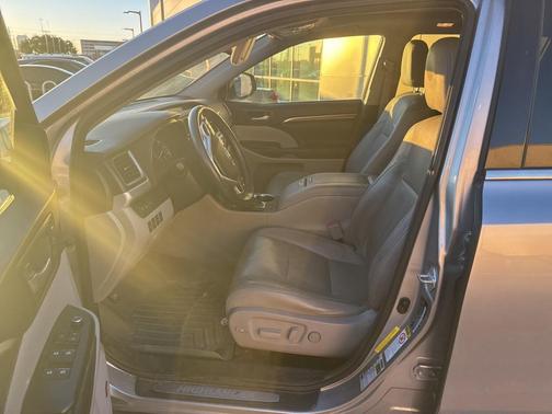 2016 Toyota Highlander Limited Platinum