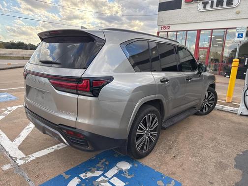 2023 Lexus LX 600 Luxury