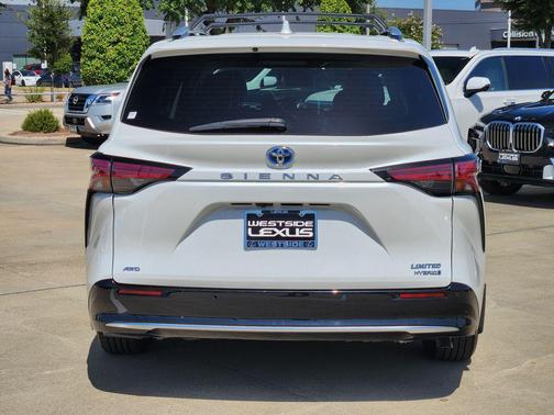 Pearl 2022 Toyota Sienna Limited