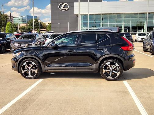 2019 Volvo XC40 T5 Momentum
