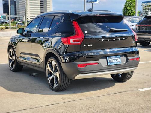 2019 Volvo XC40 T5 Momentum