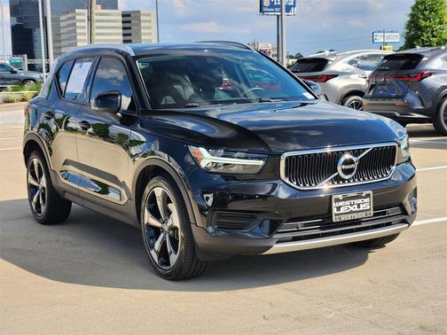 2019 Volvo XC40 T5 Momentum